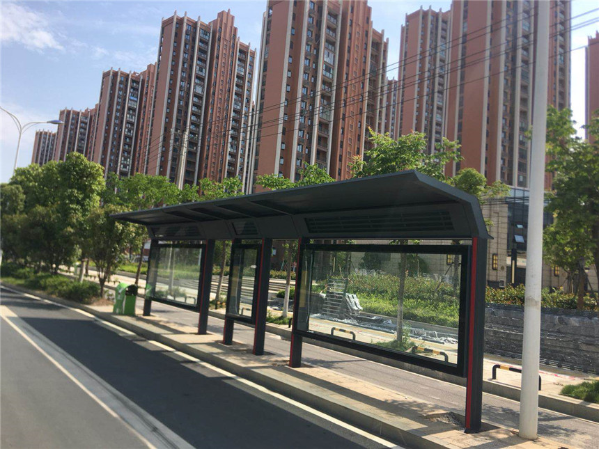 候車(chē)亭實(shí)景圖